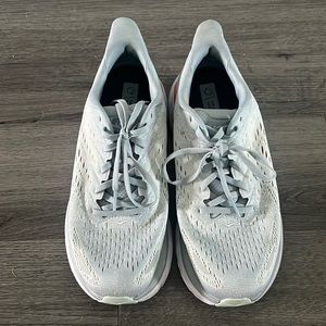 Hoka Clifton 8